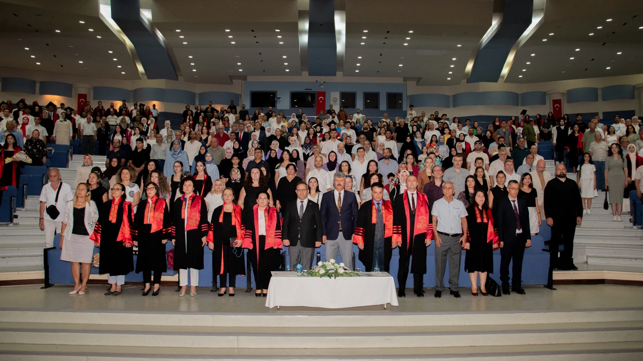 Mimarlık ve Tasarım Fakültesinden 208 öğrenci mezun oldu